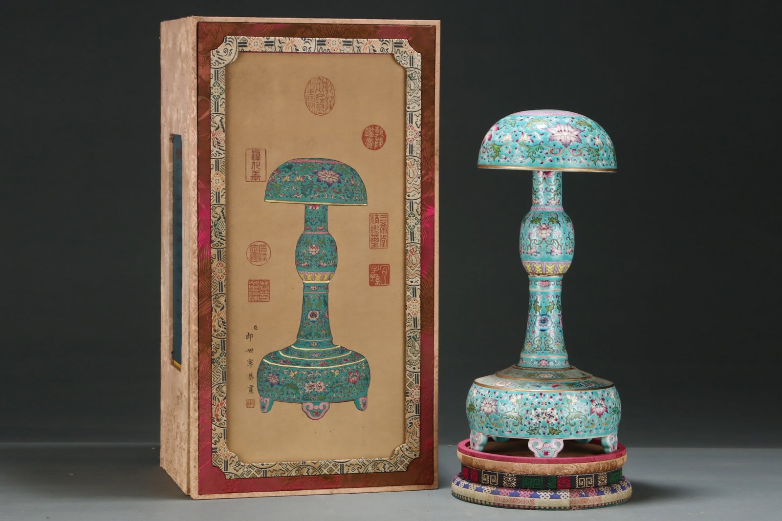 A Rare Green Ground Famille-Rose Lotus Pattern Hatstand: A Rare Green Ground Famille-Rose Lotus Pattern Hatstand,Qing Dynasty,China,Qianlong Four-character Mark,Size:15inx6.9in 绿地粉彩缠枝莲纹帽架