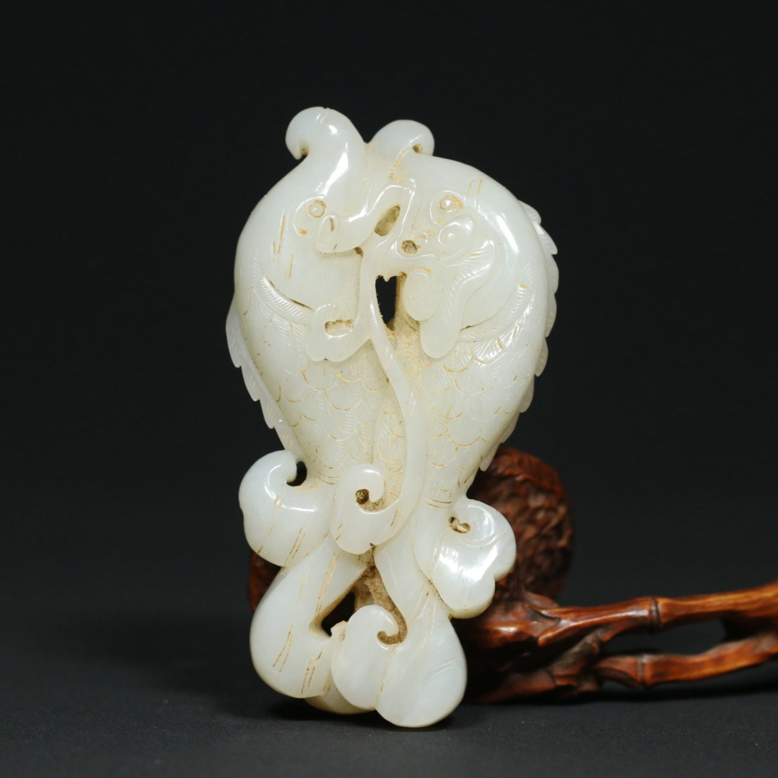 An Exquisite White Jade Fish Hand Piece (1 of 9)