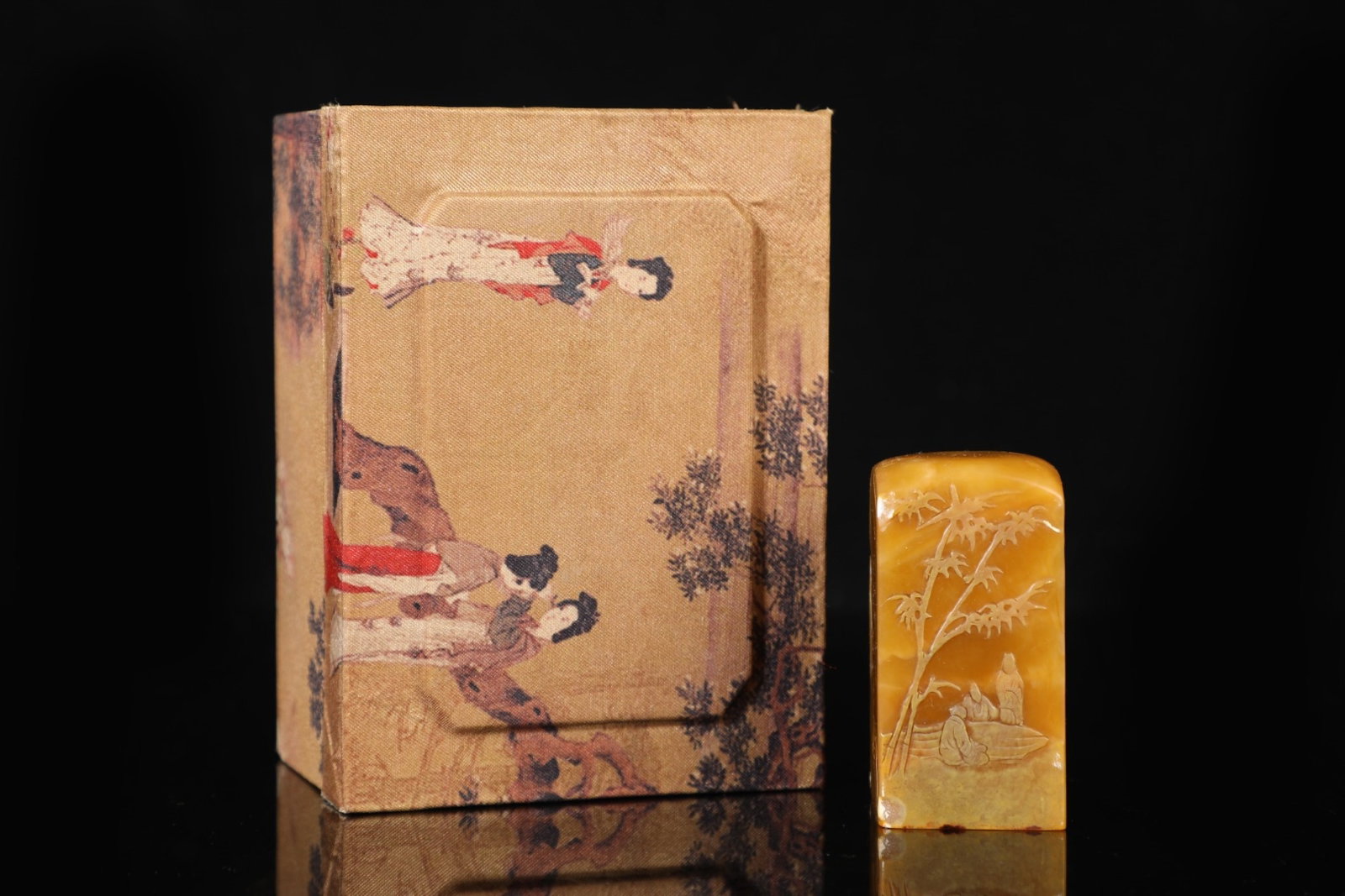 An Exquisite Tianhuang Stone Landscape Character and Story Pattern Seal: An Exquisite Tianhuang Stone Landscape Character and Story Pattern Seal,Qing Dynasty,China,Size:2.4inx1.3in,Weight:190g 田黄石山水人物故事纹