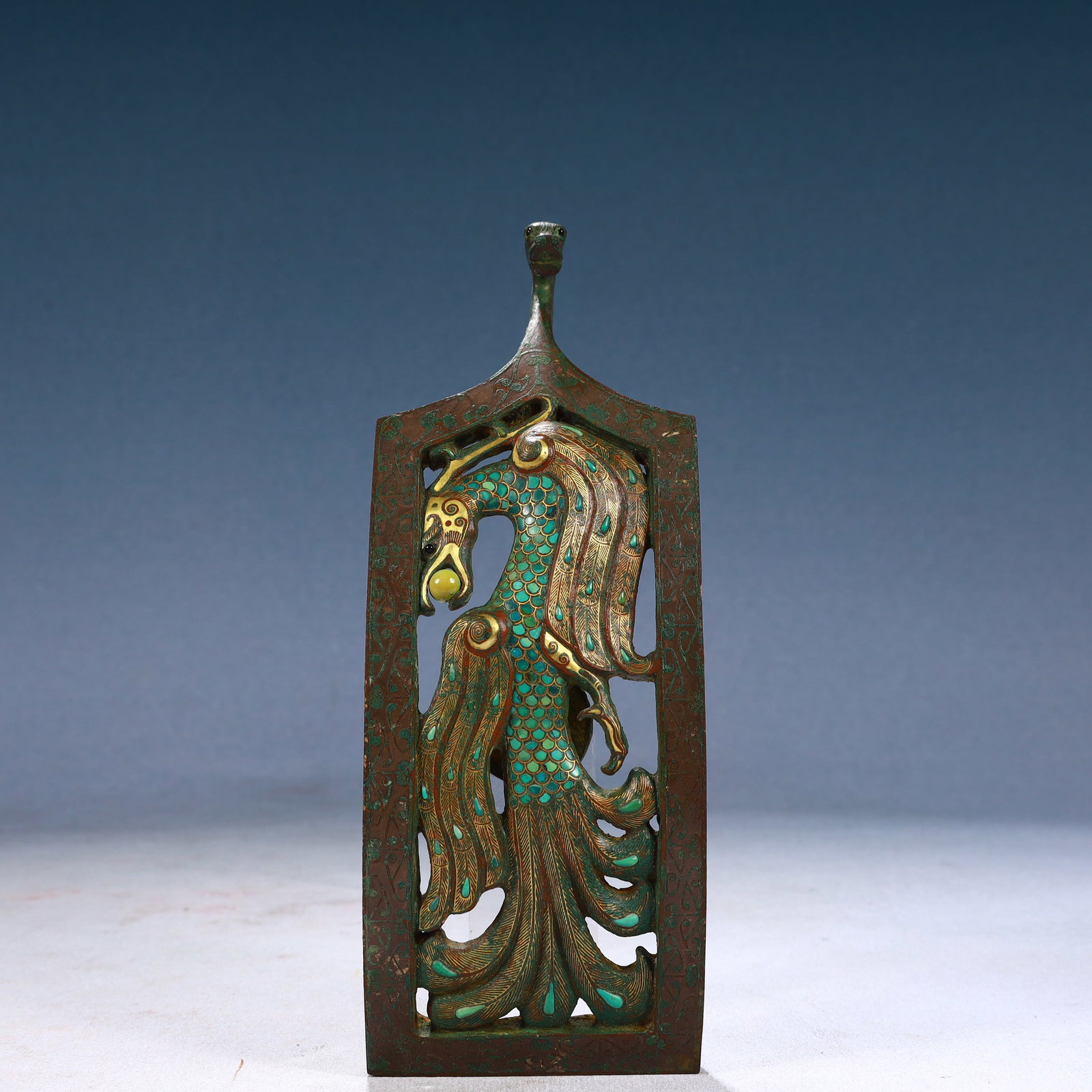An Archaic Bronze Inlaid Gold Phoenix Pattern Hook,Inlaid Turquoise: An Archaic Bronze Inlaid Gold Phoenix Pattern Hook,Inlaid Turquoise,Qing Dynasty, China,Size:8.3inx3.1inx1.4in,Weight:650g 青铜错金凤纹带钩,嵌 