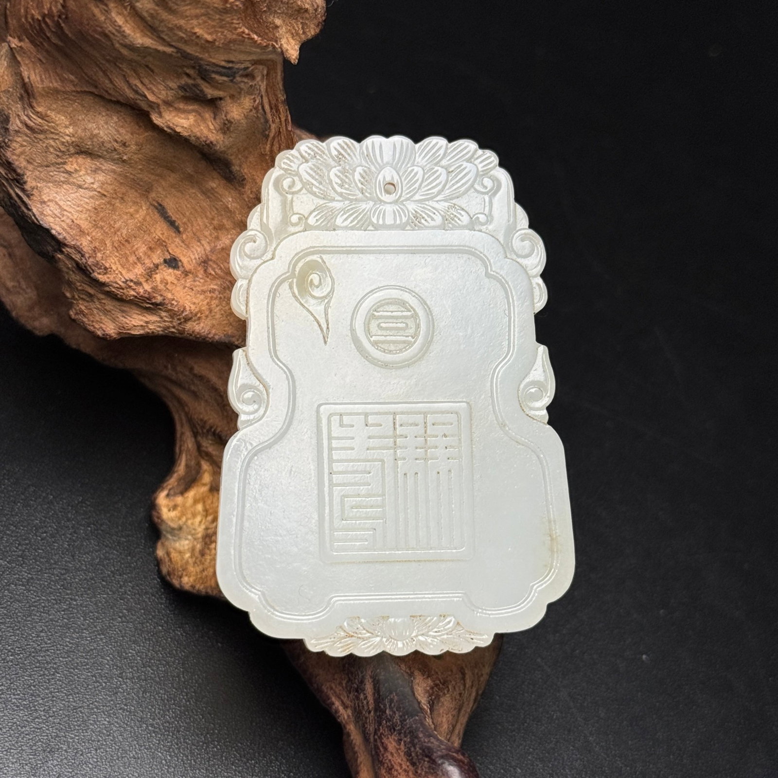 An Exquisite White Jade Figure Pattern Pendant - 3