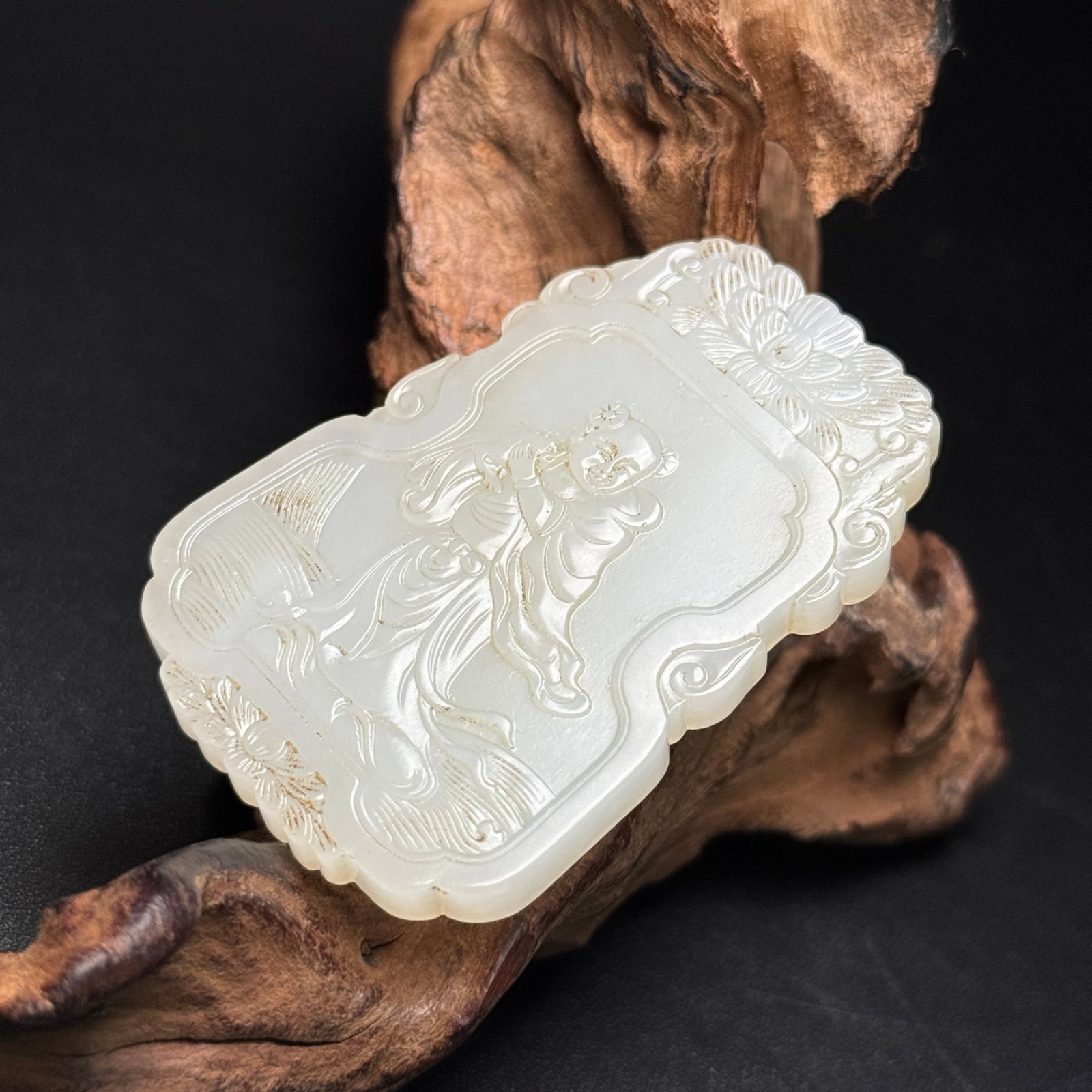 An Exquisite White Jade Figure Pattern Pendant - 4