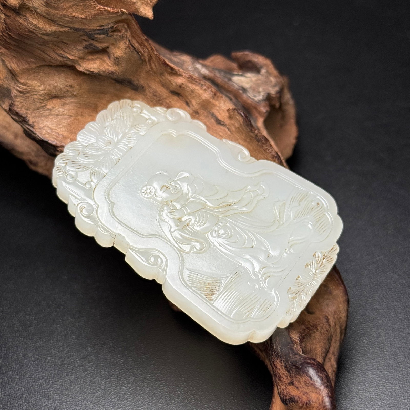 An Exquisite White Jade Figure Pattern Pendant - 5