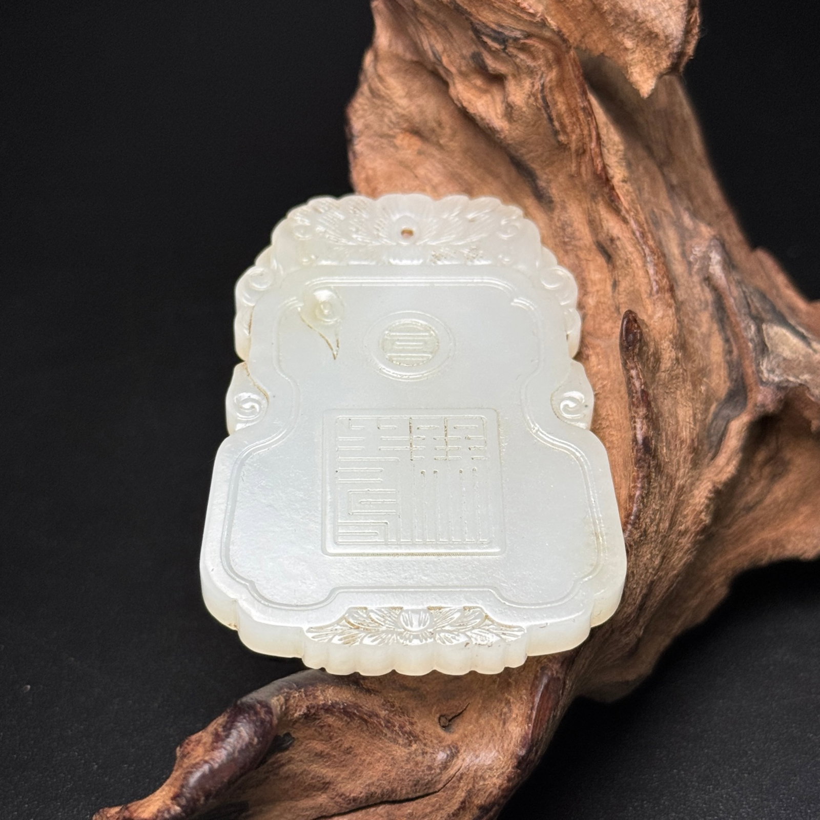 An Exquisite White Jade Figure Pattern Pendant - 6