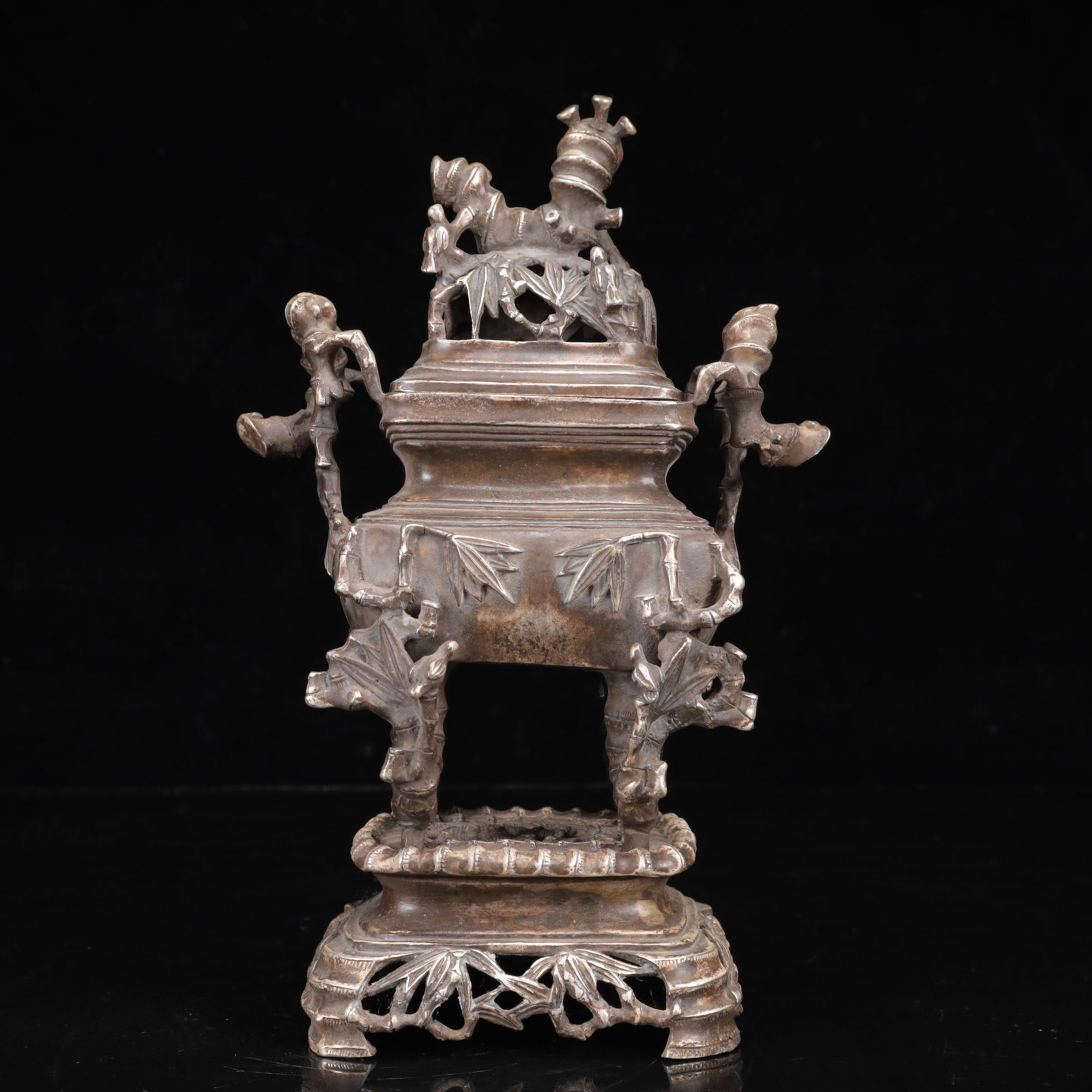 An Exquisite Silver-Plated Bronze Flower Pattern Double-Ears and Four Legs Censer: An Exquisite Silver-Plated Bronze Flower Pattern Double-Ears and Four Legs Censer,Ming Dynasty,China,Xuande Four-Character Mark,Size:5.9inx3.5inx9.8in,Weight:1550g 铜镀银花