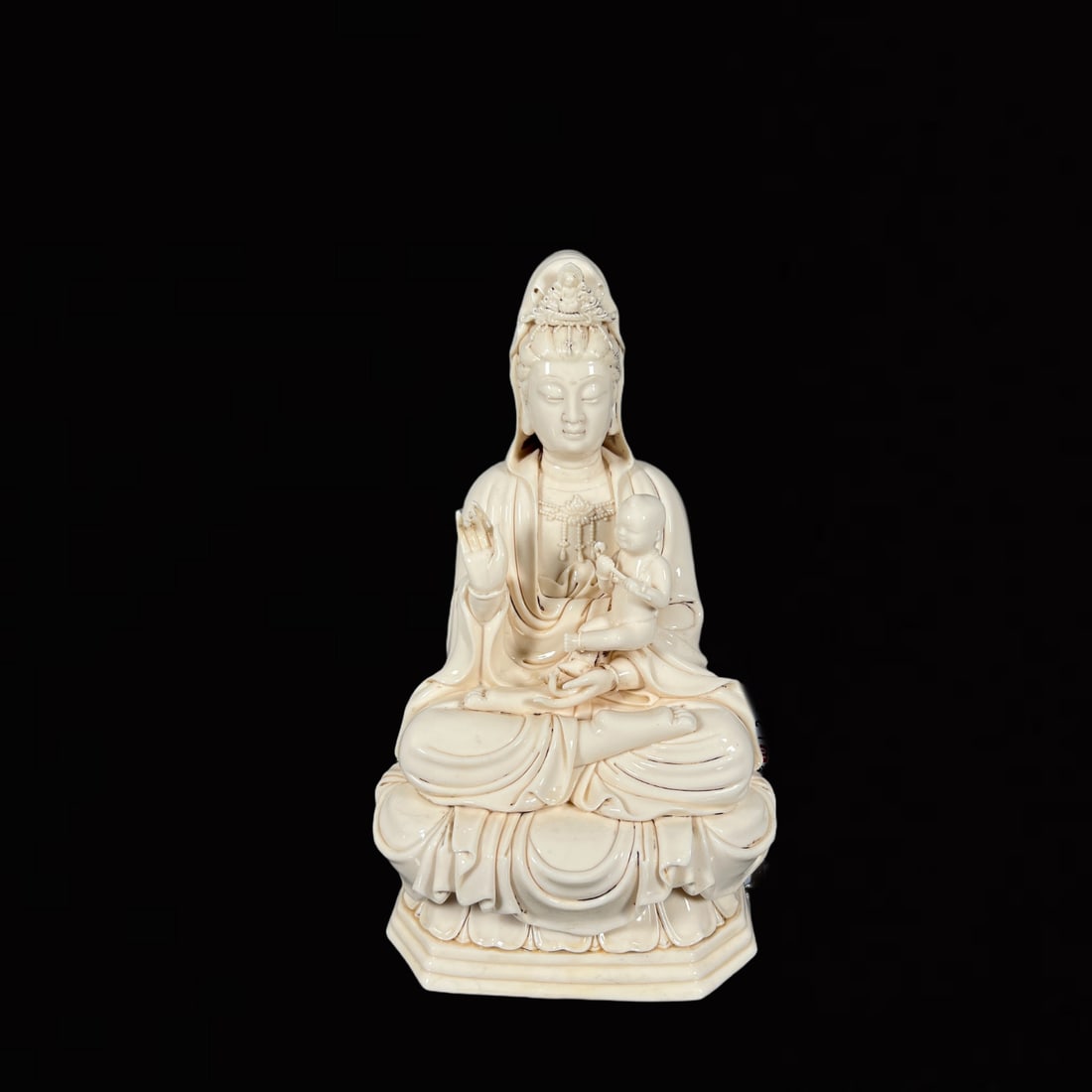 A Solemn Blance-De-Chine Statue of Avalokitesvara: A Solemn Blance-De-Chine Statue of Avalokitesvara,Ming Dynasty,China,He Chaozong Mark,Size:15in 德化瓷观音像,中国明代,何朝न