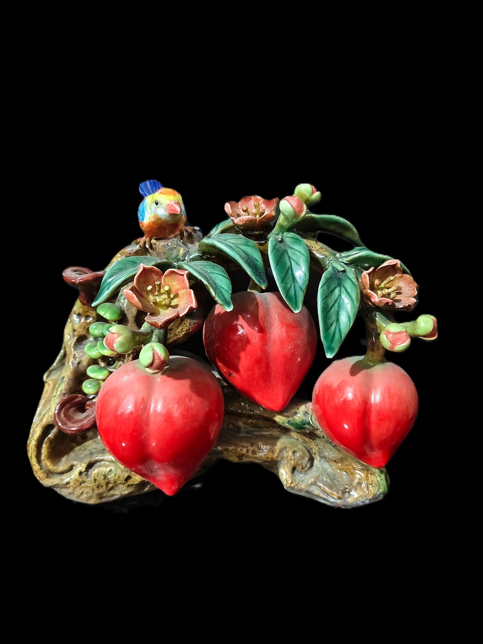 An Exquisite Shiwan yao Peach Ornament: An Exquisite Shiwan yao Peach Ornament,Qing Dynasty, China,Size:10.6inx6.3inx8.3in 石湾窑桃子摆件,中国清代