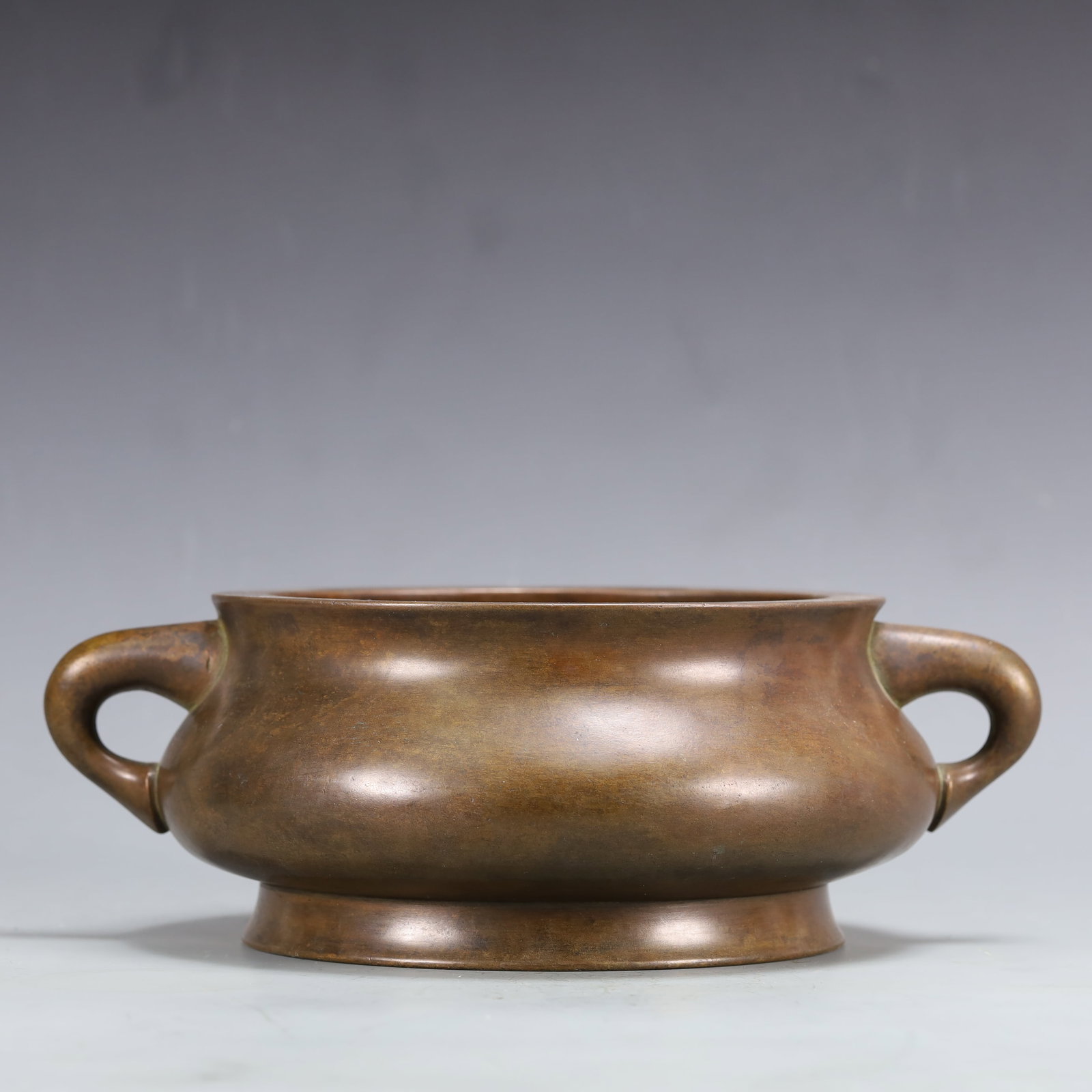 An Exquisite Bronze Double-Ears Censer: An Exquisite Bronze Double-Ears Censer,Ming Dynasty, China,Xuande Six-character Mark,Size:10.2inx8.3inx3.9in Weight:2750g 铜双耳香炉,中国明代,