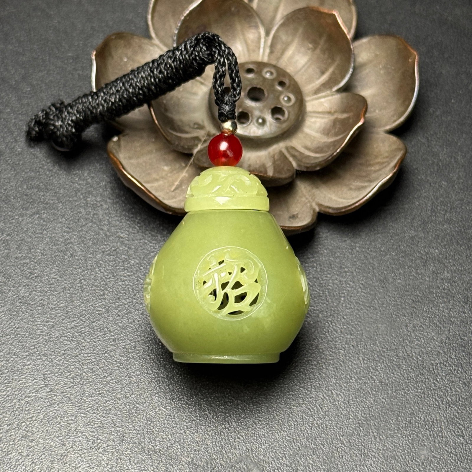 An Exquisite Yellow Jade Vase: An Exquisite Yellow Jade Vase,Qing Dynasty,China,Size:1.1inx1.3in,Weight:20g 黄玉瓶,中国清代