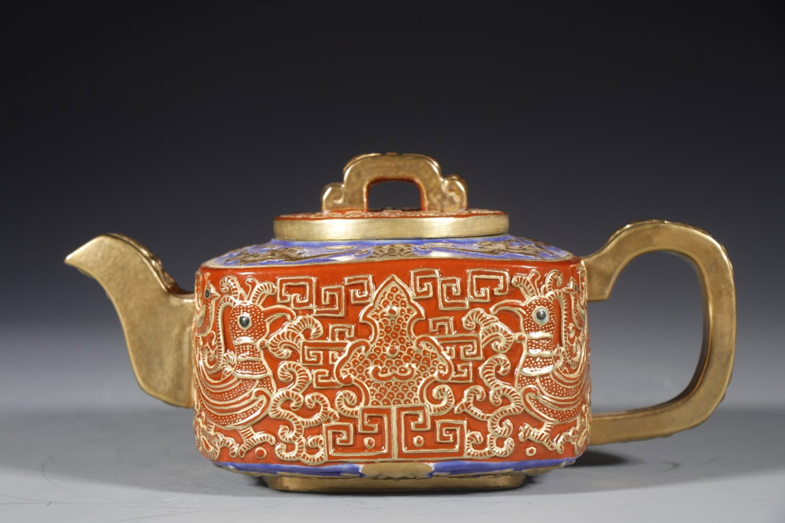 An Exquisite Enamel Painted Gold Bird Pattern Teapot: An Exquisite Enamel Painted Gold Bird Pattern Teapot,Qing Dynasty,China,Qianlong Six-character Mark,Size:3.3inx2.8in 珐琅彩描金鸟纹茶壶,中&#