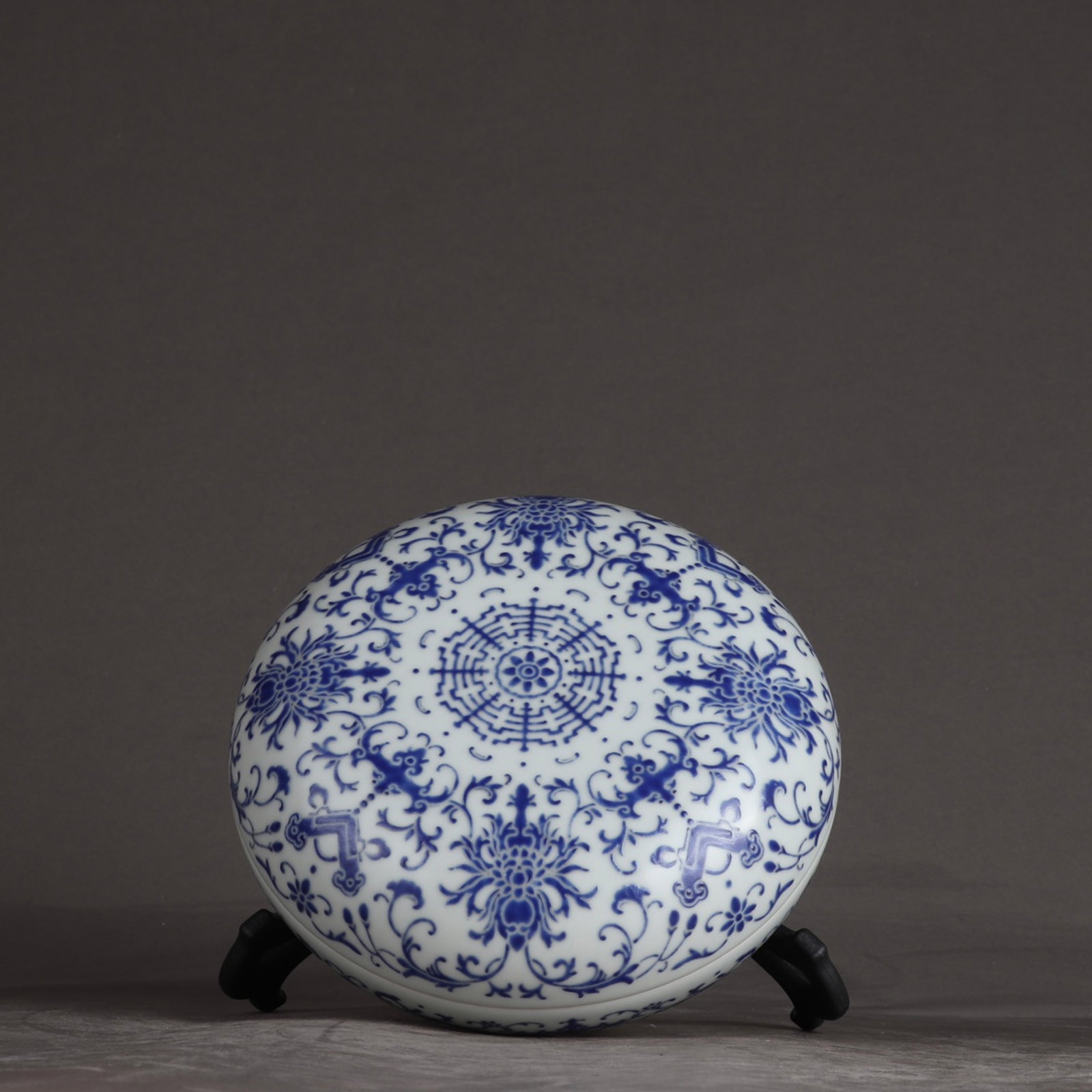 An Exquisite Enamel Lotus Pattern Box - 2