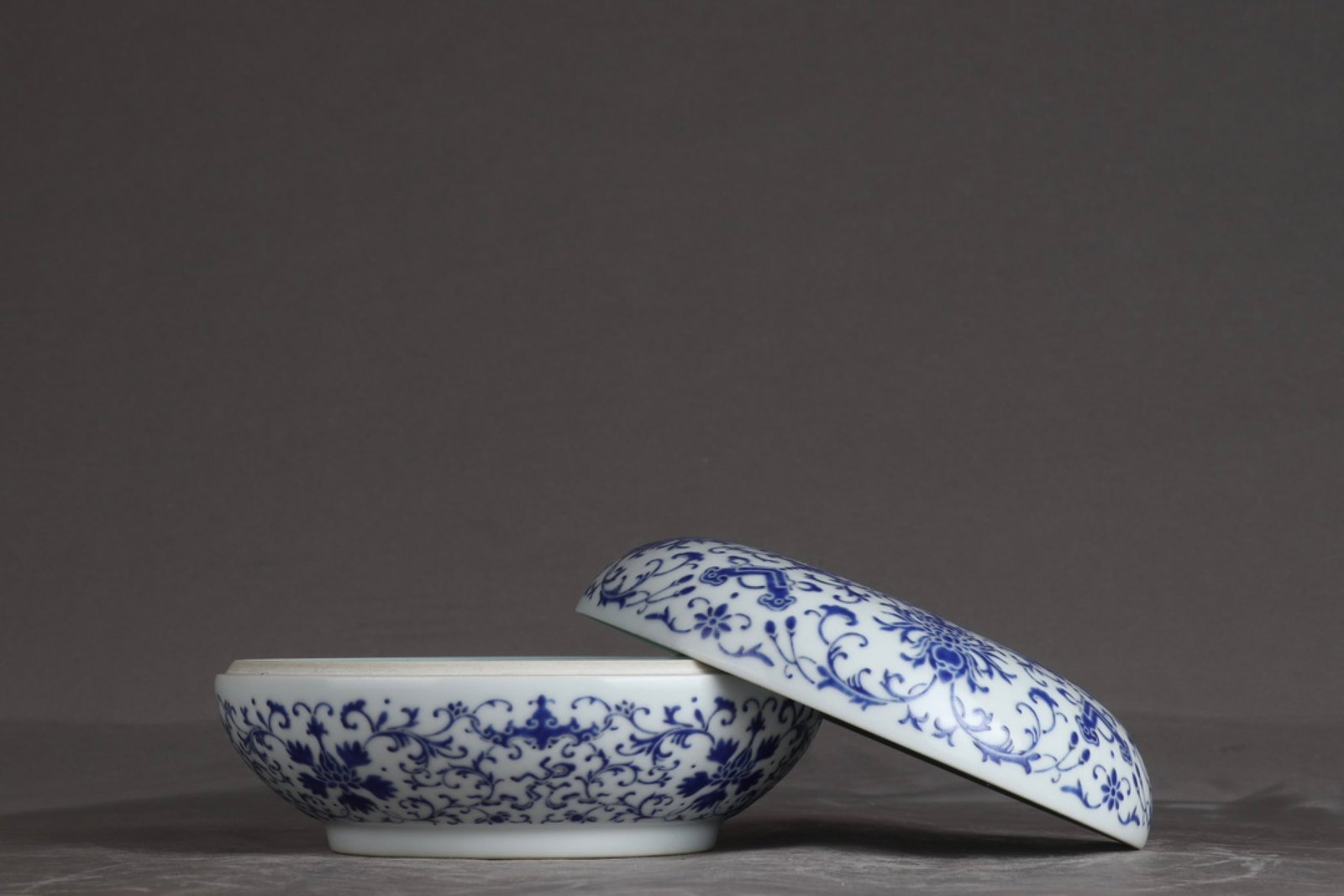 An Exquisite Enamel Lotus Pattern Box - 3