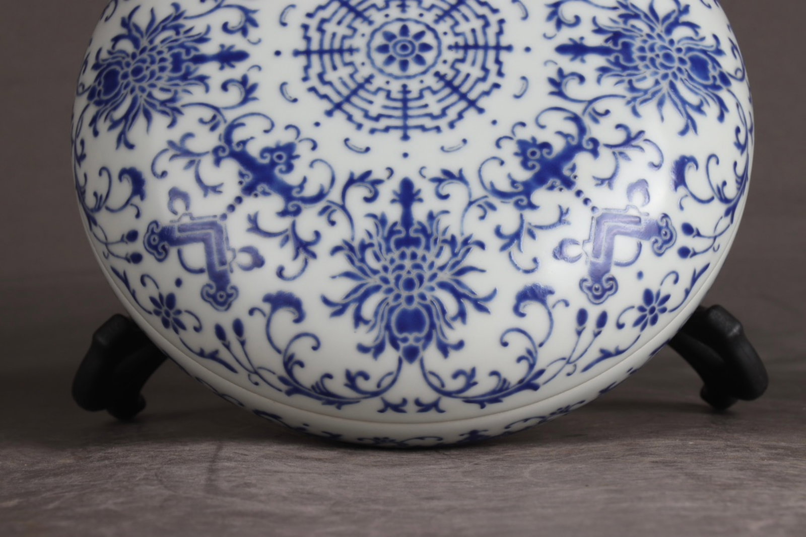 An Exquisite Enamel Lotus Pattern Box - 4