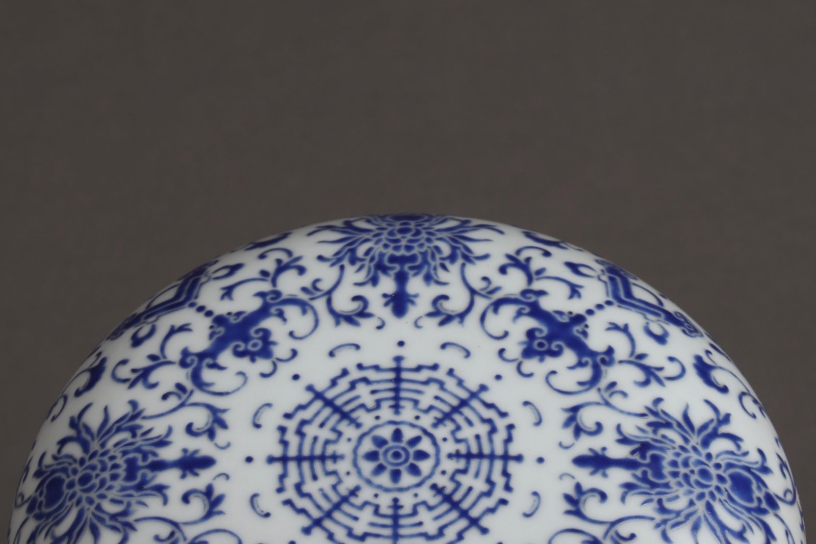 An Exquisite Enamel Lotus Pattern Box - 6