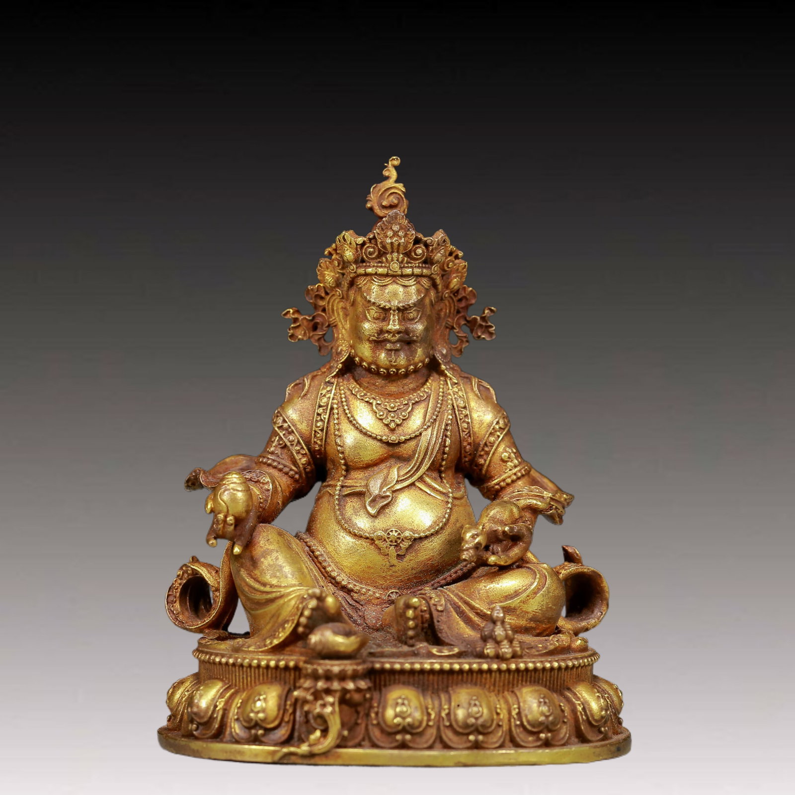 A Solemn Gilt Bronze Statue of Mammon: A Solemn Gilt Bronze Statue of Mammon,Ming Dynasty, China,Size:2.8inx2.6inx3.7in,Weight:365g 铜鎏金财神像，明代