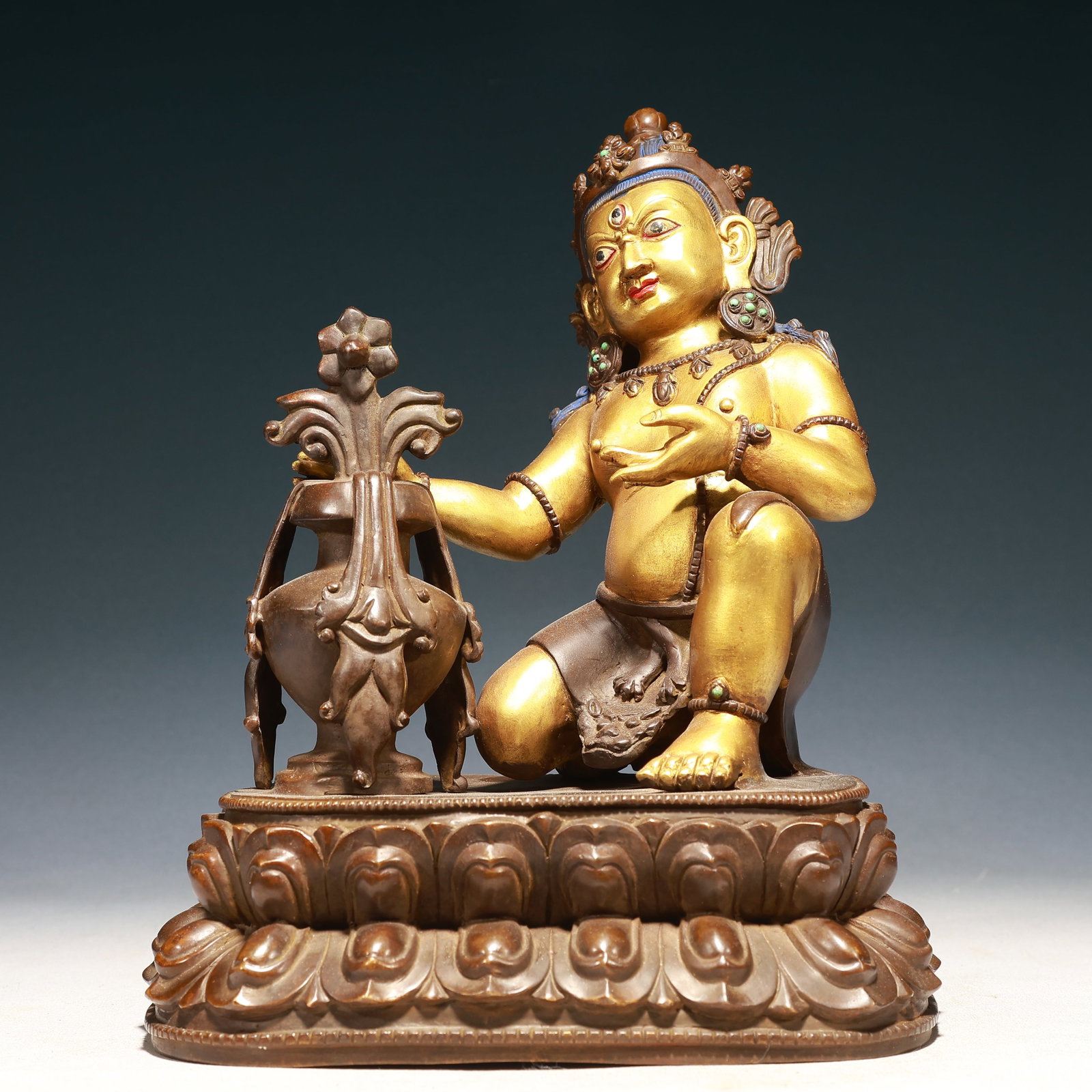 A Solemn Gilt Bronze Statue of Mammon: A Solemn Gilt Bronze Statue of Mammon,Qing Dynasty,China,Size:8.7inx6.7inx11.8in,Weight:5400g 铜鎏金财神像,中国清代