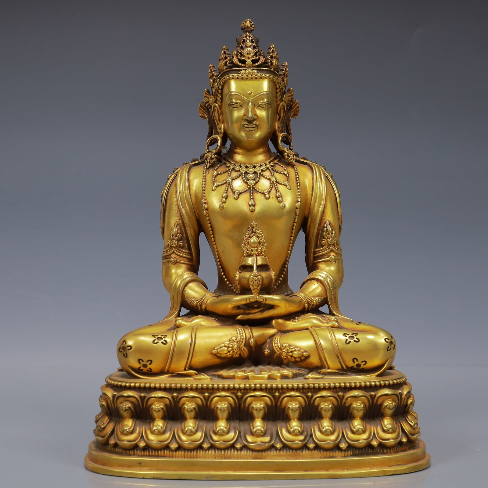 An Exquisite Gilt Bronze Statue of Amitayus: An Exquisite Gilt Bronze Statue of Amitayus,Ming Dynasty, China,Yongle Four-character Mark,Size:6.7inx4.3inx8.7in,Weight:3600g 铜鎏金无量寿佛像,中