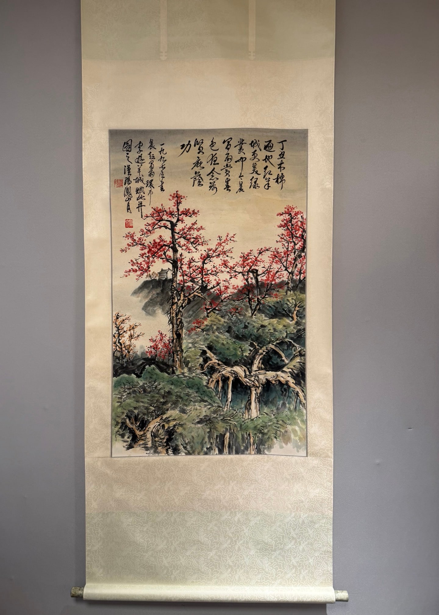 A Chinese Vertical Scroll Ink Painting of Flower on Paper: A Chinese Vertical Scroll Ink Painting of Flower on Paper,Guan Shanyue,Size:37.8inx22.8in