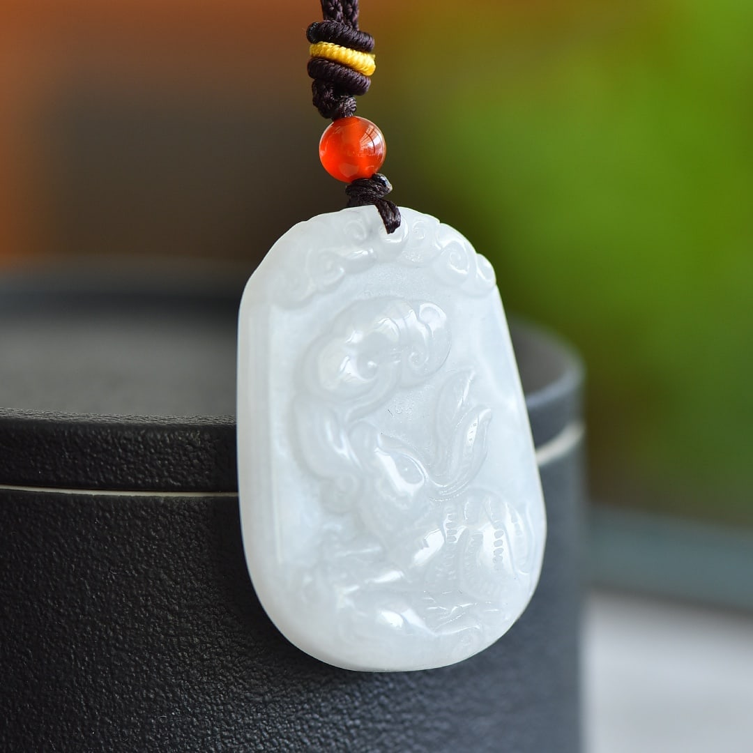 An Exquisite White Jade Rabbit Pattern Pendant - 3