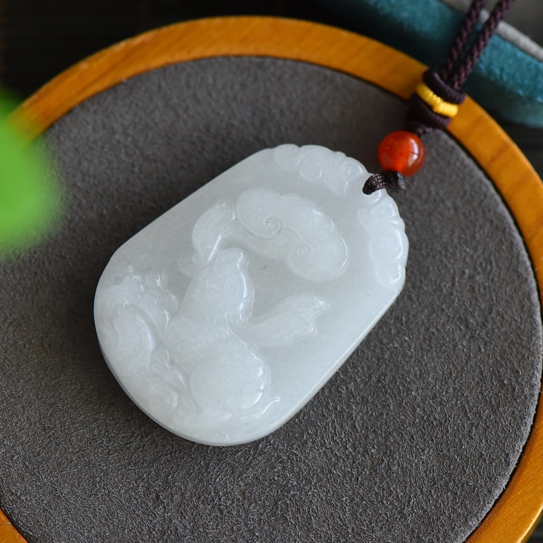 An Exquisite White Jade Rabbit Pattern Pendant - 4