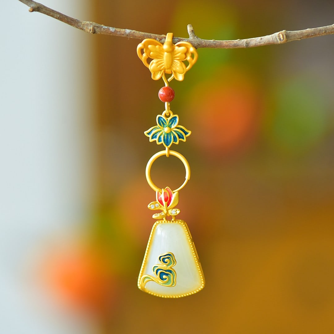 An Exquisite Sterling Silver-Gold Plated Inlaid White Jade Enamel Pendant: An Exquisite Sterling Silver-Gold Plated Inlaid White Jade Enamel Pendant 纯银镀金镶白玉珐琅吊坠