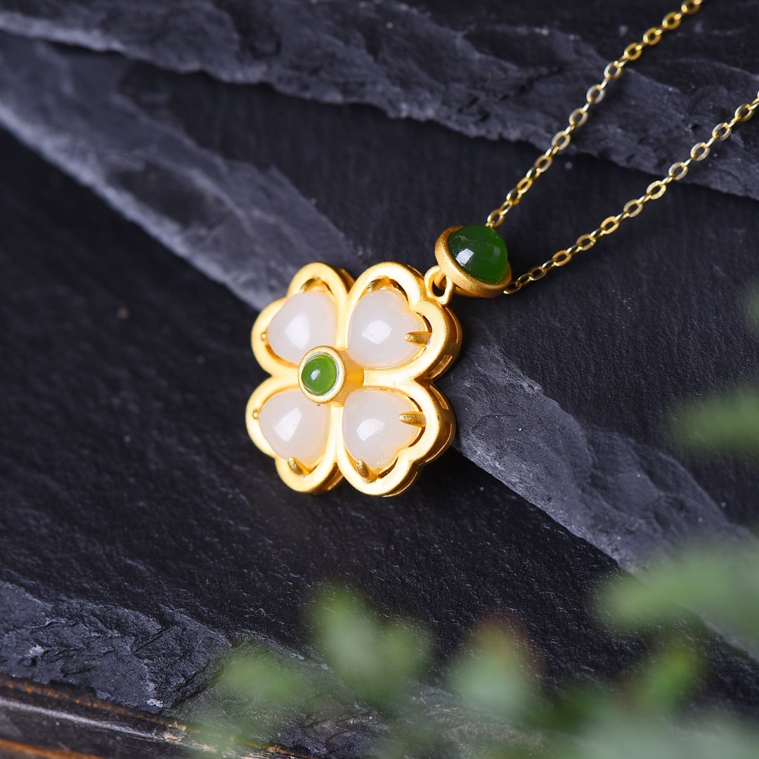An Exquisite Sterling Silver-Gold Plated Inlaid White Jade Pendant: An Exquisite Sterling Silver-Gold Plated Inlaid White Jade Pendant,Size:0.2inx0.2in 纯银镀金镶白玉吊坠
