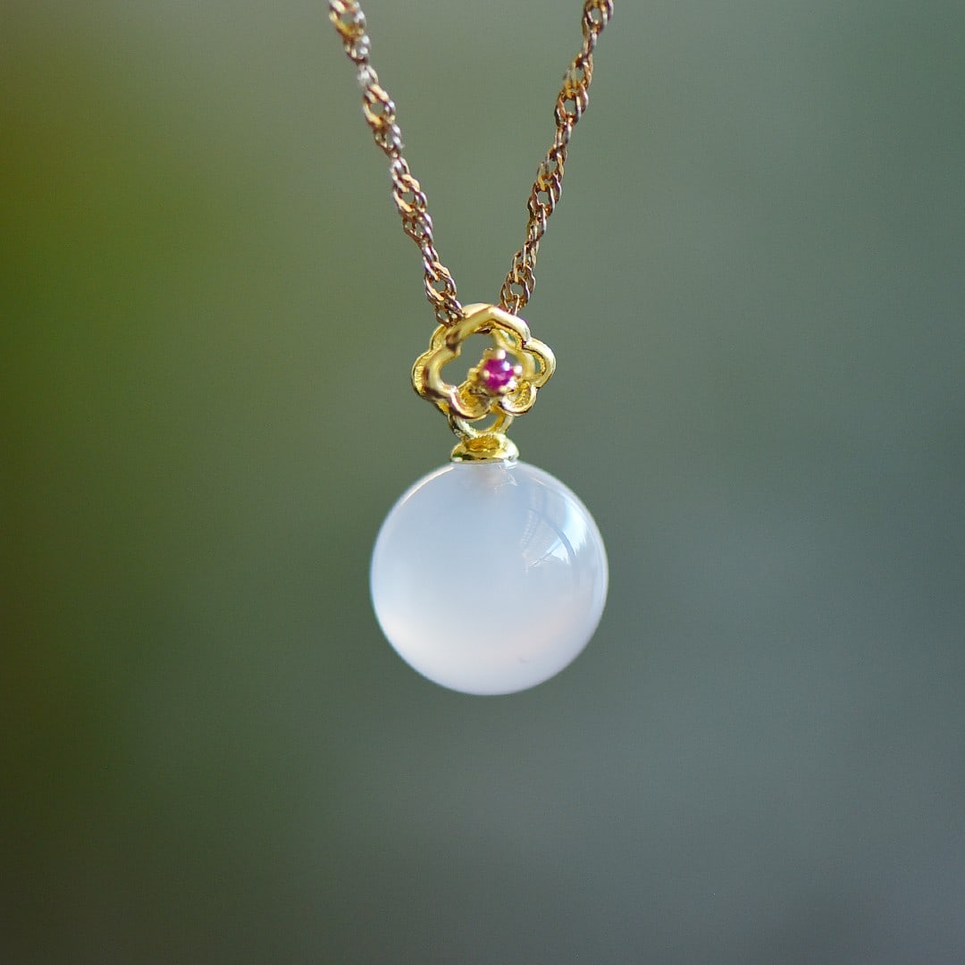 An Exquisite Sterling Silver-Gold Plated Inlaid Agate Pendant: An Exquisite Sterling Silver-Gold Plated Inlaid Agate Pendant,Size:0.4inx0.4in 纯银镀金镶玛瑙吊坠
