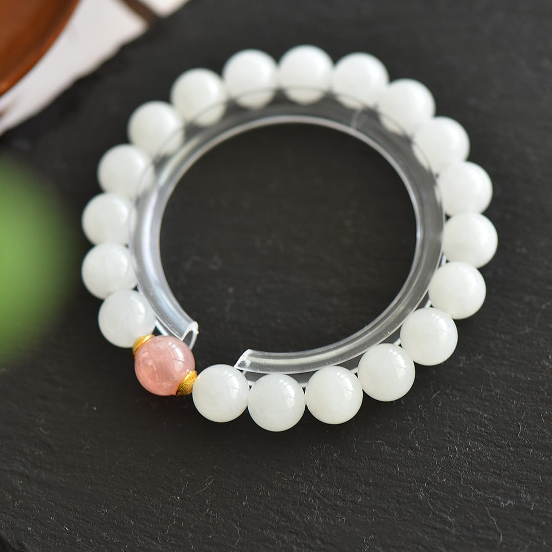 An Exquisite White Jade Bracelets: An Exquisite White Jade Bracelets,Size:0.4inx0.4in 白玉手链