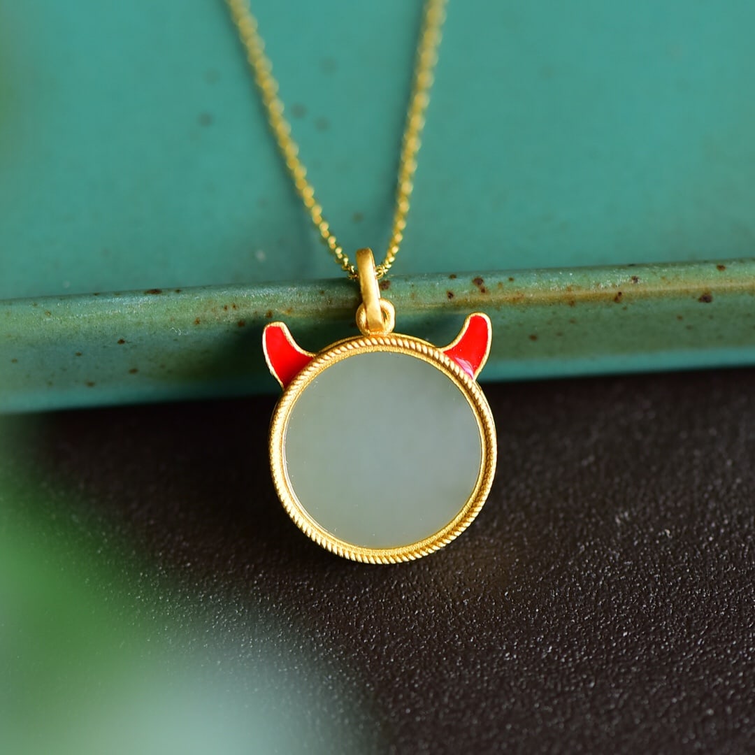 An Exquisite Sterling Silver-Gold Plated Inlaid White Jade Pendant: An Exquisite Sterling Silver-Gold Plated Inlaid White Jade Pendant 纯银镀金镶白玉吊坠
