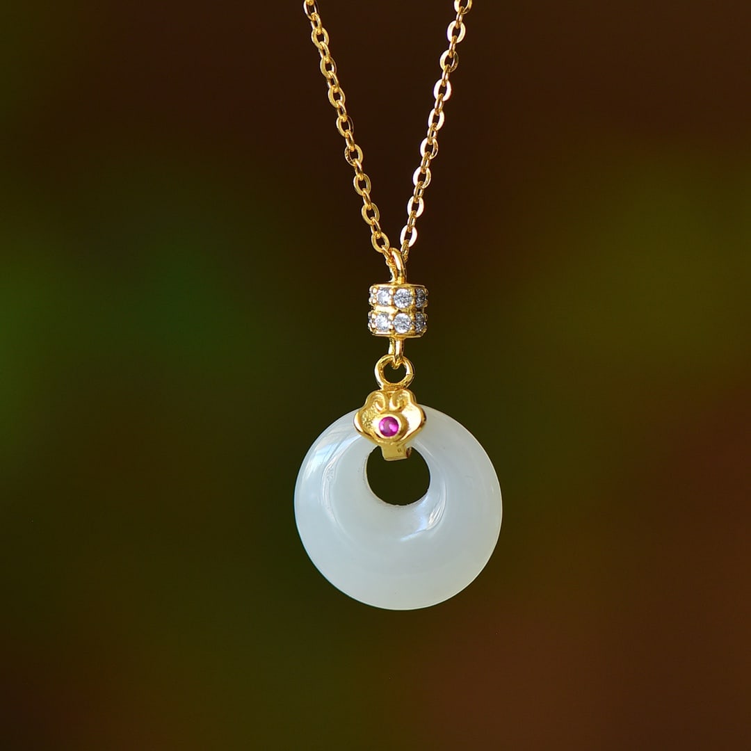 An Exquisite Sterling Silver-Gold Plated Inlaid White Jade Pendant: An Exquisite Sterling Silver-Gold Plated Inlaid White Jade Pendant,Size:0.6inx0.6in 纯银镀金镶白玉吊坠