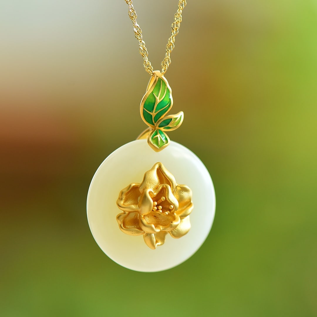 An Exquisite Sterling Silver-Gold Plated Inlaid White Jade Enamel Pendant: An Exquisite Sterling Silver-Gold Plated Inlaid White Jade Enamel Pendant, 纯银镀金镶白玉珐琅吊坠