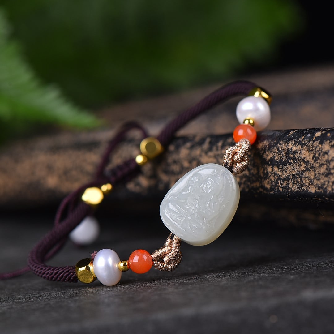 An Exquisite White Jade Bracelets: An Exquisite White Jade Bracelets,Size:0.5inx0.7in 白玉手链