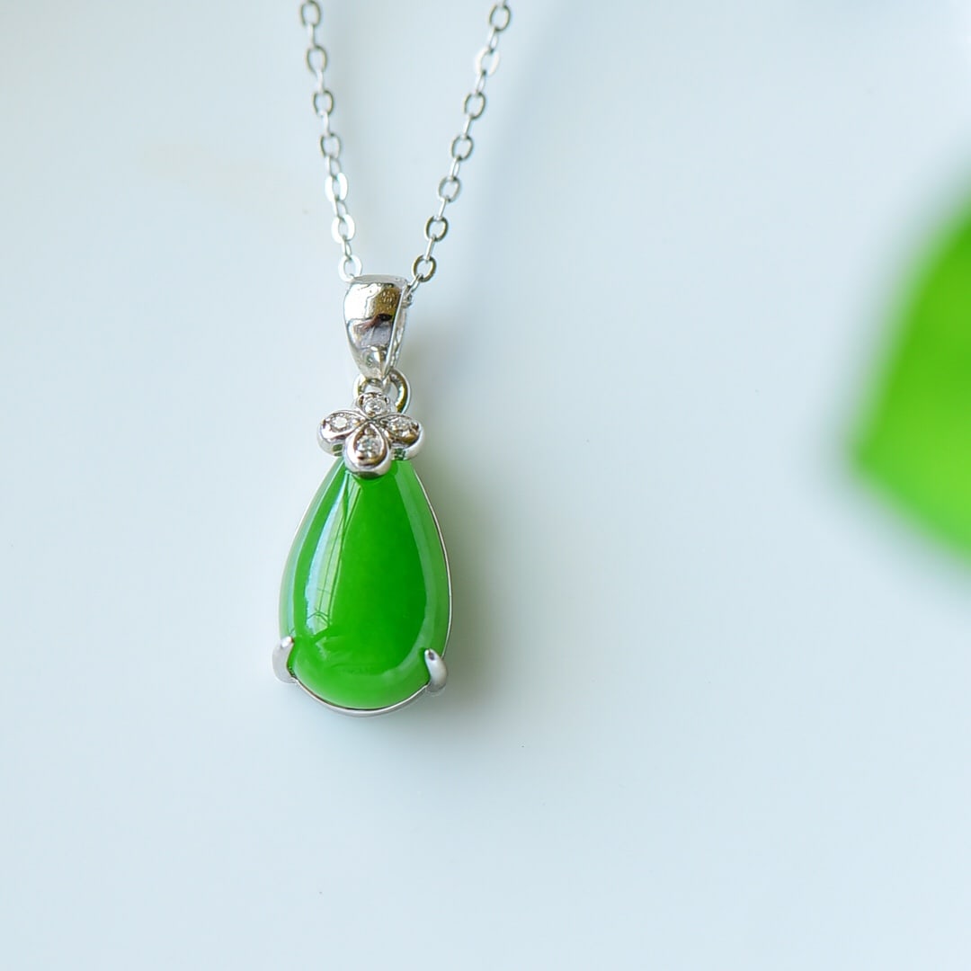 An Exquisite Sterling Silver Inlaid Jasper Necklace,Inlaid Diamond: An Exquisite Sterling Silver Inlaid Jasper Necklace,Inlaid Diamond,Size:0.3inx0.8in 纯银镶碧玉项链,嵌钻石