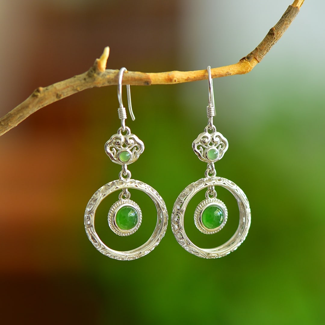 A Pair of Exquisite Sterling Silver Inlaid Jasper Earrings: A Pair of Exquisite Sterling Silver Inlaid Jasper Earrings 一对纯银镶碧玉耳环