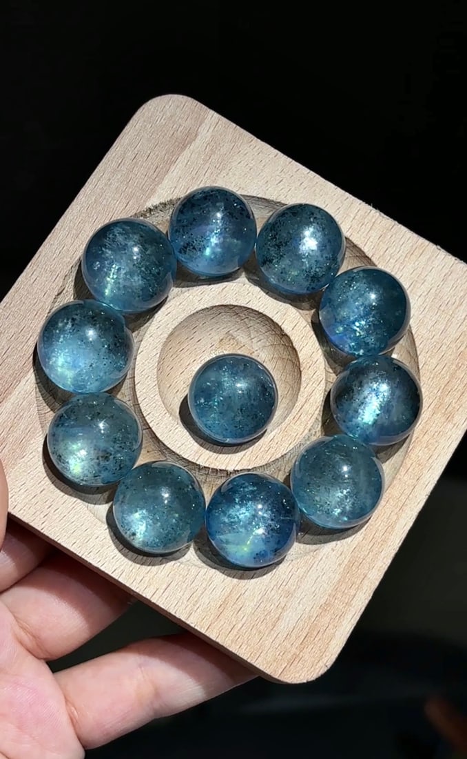 An Exquisite Aquamarine Bracelet: An Exquisite Aquamarine Bracelet,Size:0.7in,Weight:99g 海蓝宝手串