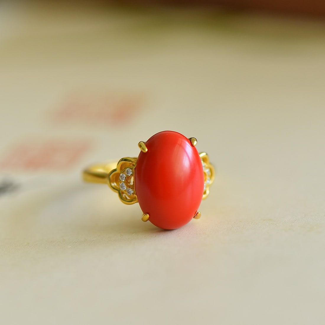 An Exquisite Sterling Silver-Gold Plated Inlaid Cinnabar Ring: An Exquisite Sterling Silver-Gold Plated Inlaid Cinnabar Ring,Size:0.4inx0.6in 寓意:吉祥如意 纯银镀金镶朱砂戒指