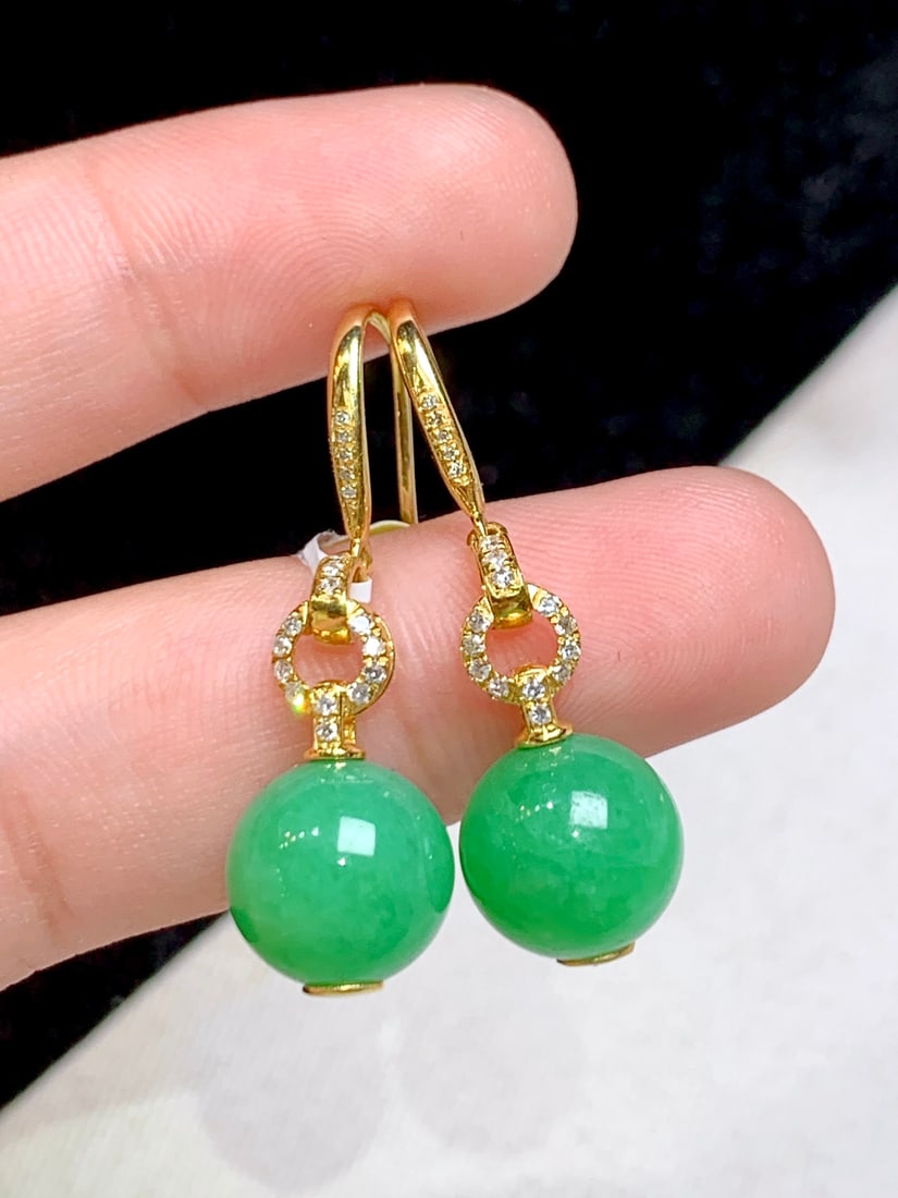 A Pair of Exquisite 18k Gold Diamond Inlaid Jadeite Earrings: A Pair of Exquisite 18k Gold Diamond Inlaid Jadeite Earrings,Size(Loose Stone):0.4in 一对18k金钻镶嵌翡翠耳环