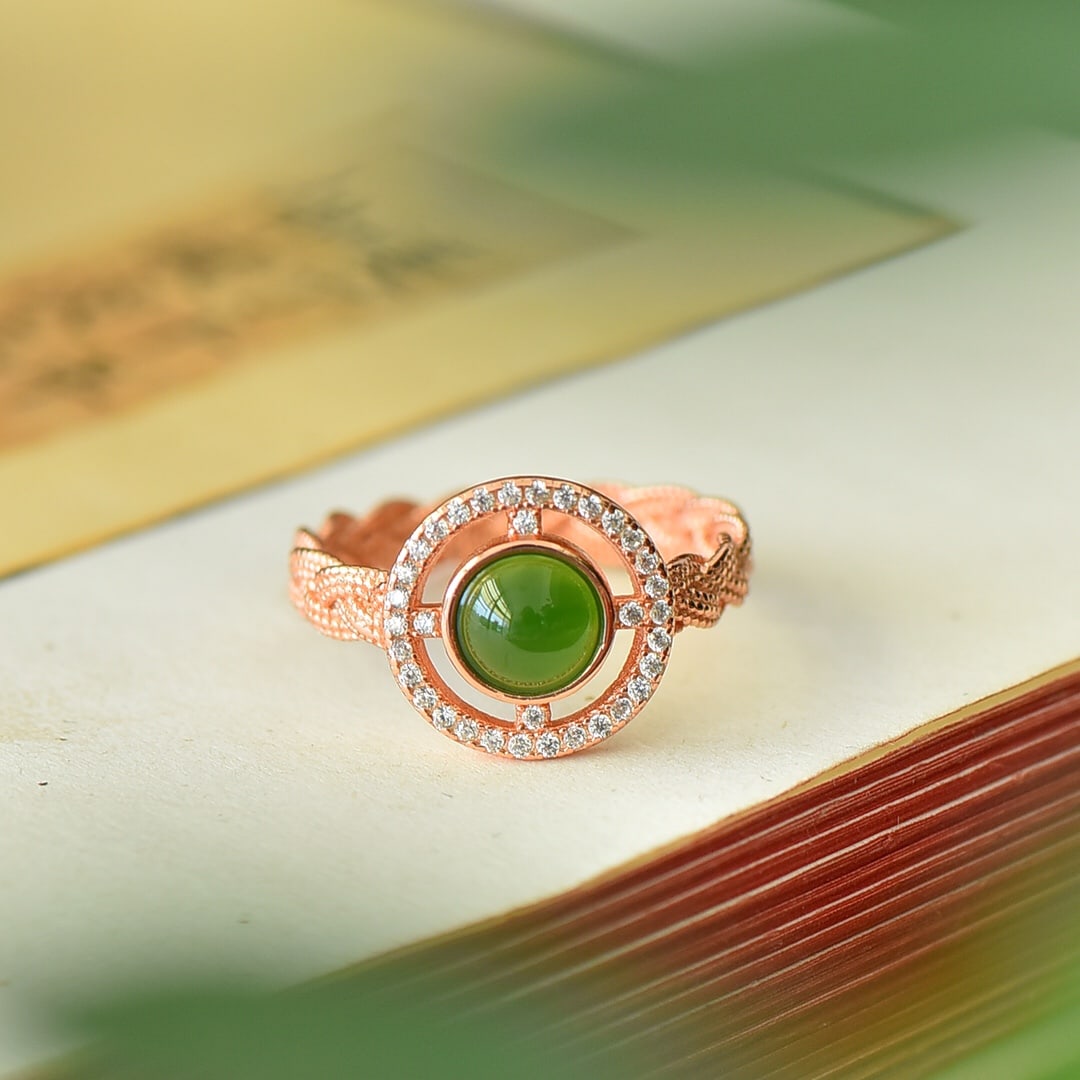 An Exquisite Sterling Silver-Gold Plated Inlaid Jasper Ring,Inlaid Diamond: An Exquisite Sterling Silver-Gold Plated Inlaid Jasper Ring,Inlaid Diamond,Size:0.5inx0.5in 纯银镀金镶碧玉戒指,嵌钻石