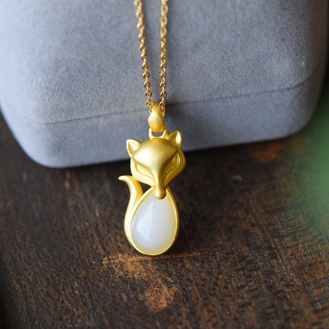 An Exquisite Sterling Silver-Gold Plated Inlaid White Jade Necklace: An Exquisite Sterling Silver-Gold Plated Inlaid White Jade Necklace,Size:0.5inx1.1in 纯银镀金镶白玉项链