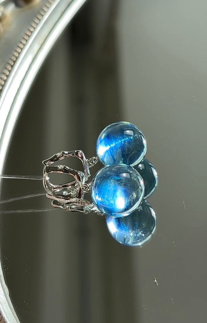 A Pair of Exquisite Aquamarine Earrings: A Pair of Exquisite Aquamarine Earrings,Size:0.6in,Weight:10g 一对海蓝宝耳环