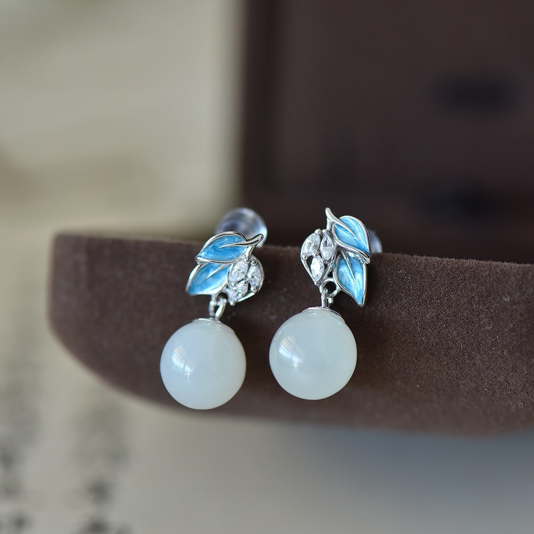 A Pair of Exquisite Sterling Silver Inlaid White Jade Enamel Earrings,Inlaid Diamond: A Pair of Exquisite Sterling Silver Inlaid White Jade Enamel Earrings,Inlaid Diamond,Size:0.4inx0.4in 一对纯银镶白玉珐琅耳环,嵌&