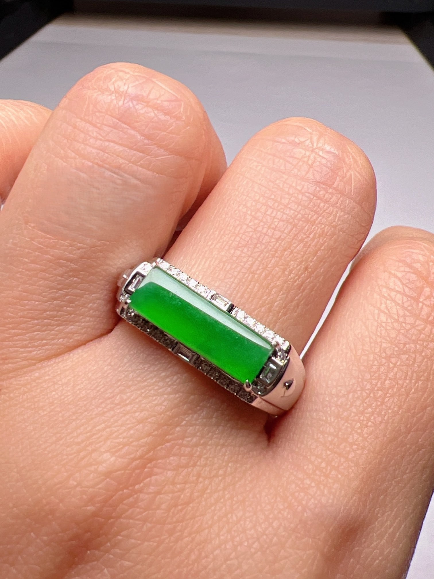 An Exquisite 18k Gold Diamond Inlaid Jadeite Ring: An Exquisite 18k Gold Diamond Inlaid Jadeite Ring,Size(Loose Stone):0.6inx0.2in #20 18k金钻镶嵌翡翠戒指