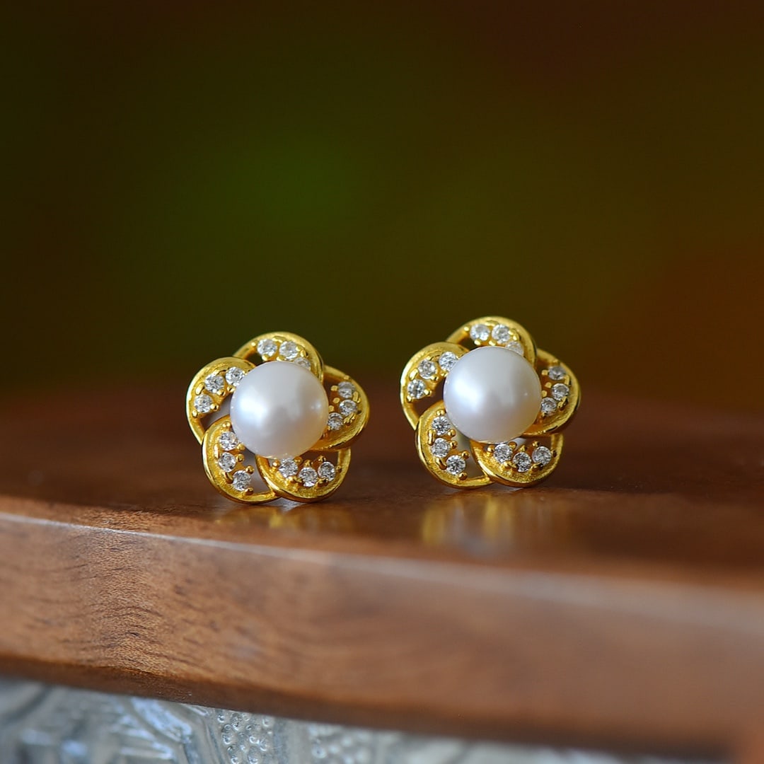 A Pair of Exquisite Sterling Silver-Gold Plated Inlaid White Jade Earrings, Inlaid Pearl: A Pair of Exquisite Sterling Silver-Gold Plated Inlaid White Jade Earrings, Inlaid Pearl,Size:0.2inx0.2in