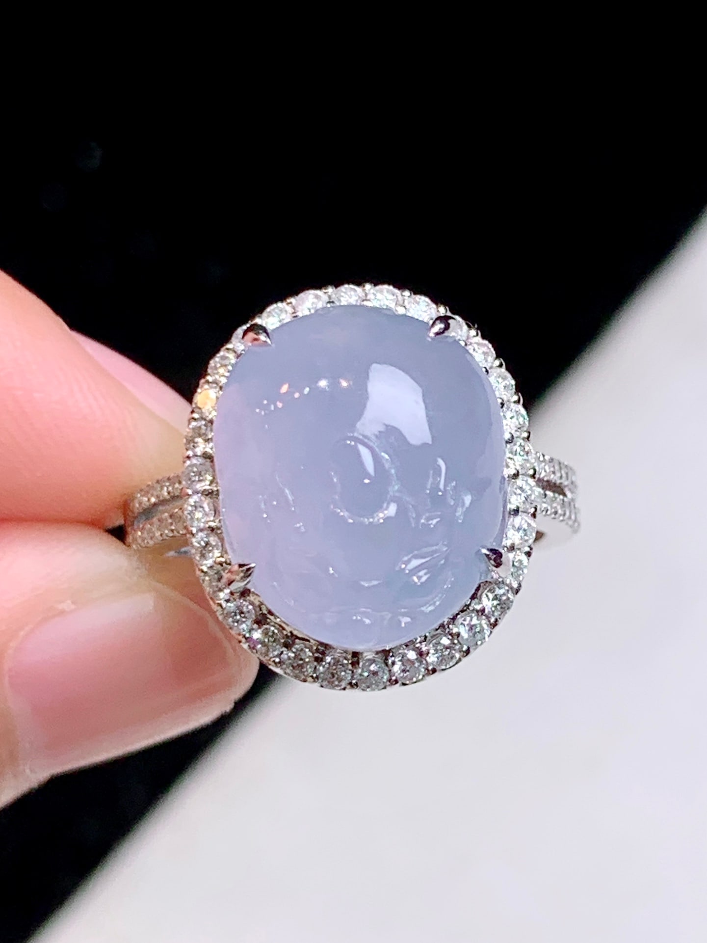 An Exquisite 18k Gold Diamond Inlaid Jadeite Ring: An Exquisite 18k Gold Diamond Inlaid Jadeite Ring,Size(Loose Stone):0.5inx0.4inx0.2in #14 18k金钻镶嵌翡翠戒指