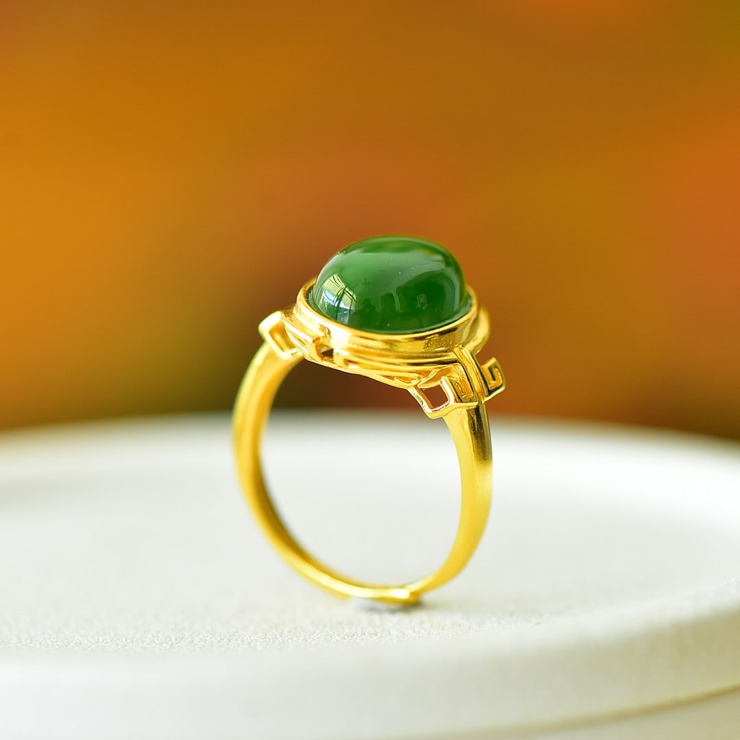 An Exquisite Sterling Silver-Gold Plated Inlaid Jasper Ring: An Exquisite Sterling Silver-Gold Plated Inlaid Jasper Ring,Size:0.4inx0.6in 纯银镀金镶碧玉戒指