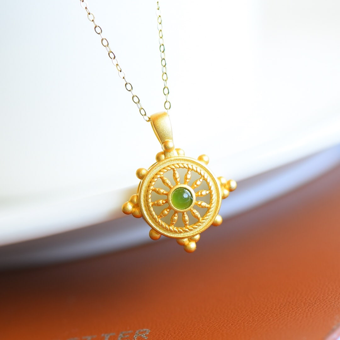 An Exquisite Sterling Silver-Gold Plated Inlaid Jasper Pendant: An Exquisite Sterling Silver-Gold Plated Inlaid Jasper Pendant , Size :0.5inx0.5in 纯银镀金镶碧玉吊坠,尺寸:0.5inx0.5in
