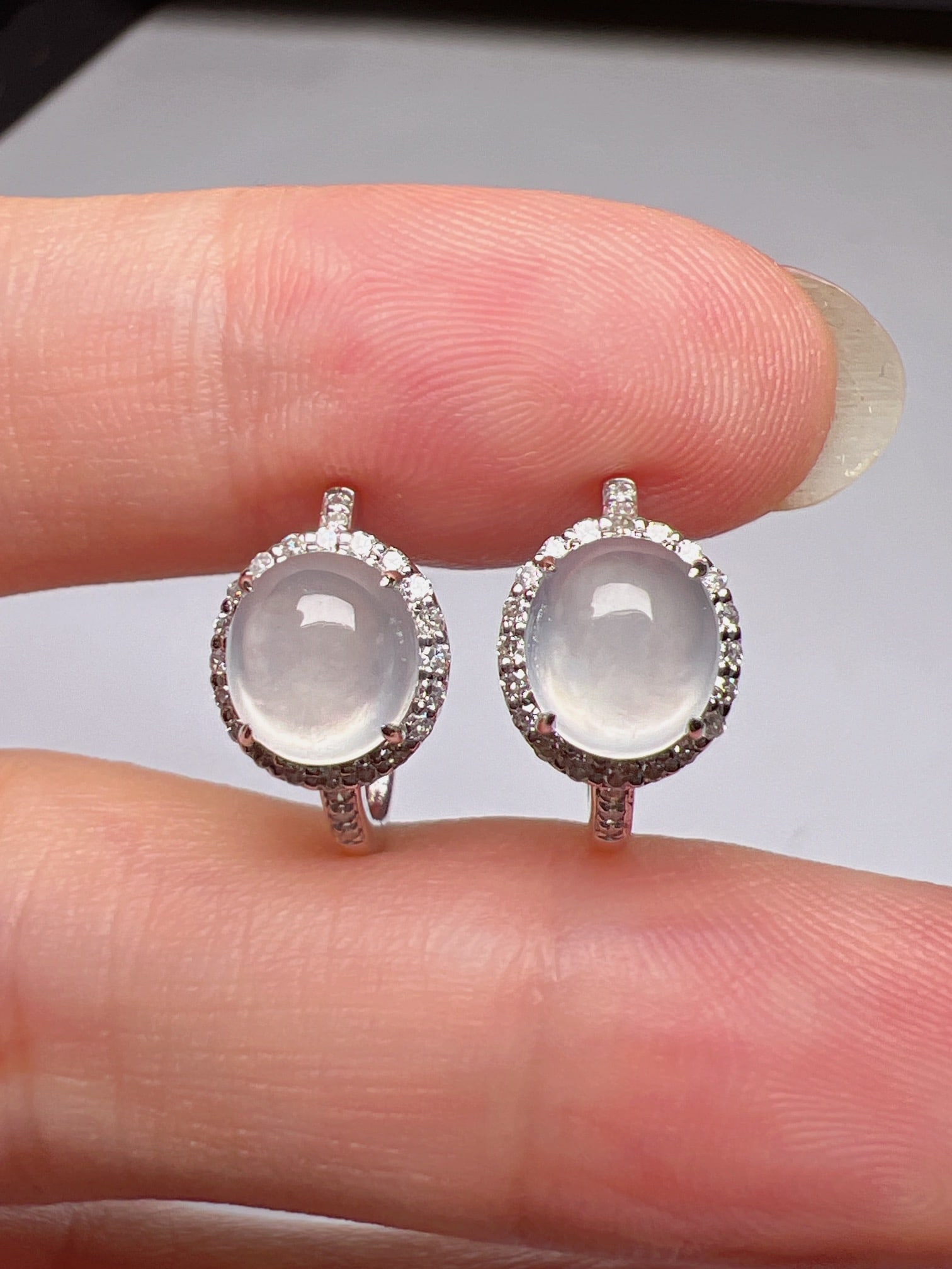 A Pair of Exquisite 18k Gold Diamond Inlaid Jadeite Earrings: A Pair of Exquisite 18k Gold Diamond Inlaid Jadeite Earrings,Size(Loose Stone):0.3inx0.2inx0.2in 一对18k金钻镶嵌翡翠耳钉