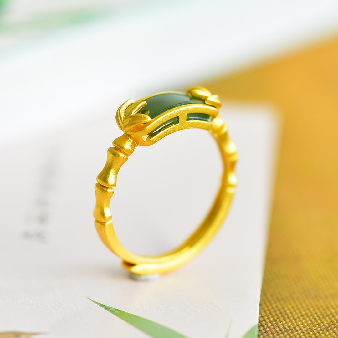 An Exquisite Sterling Silver-Gold Plated Inlaid Jasper Ring: An Exquisite Sterling Silver-Gold Plated Inlaid Jasper Ring 纯银镀金镶碧玉戒指
