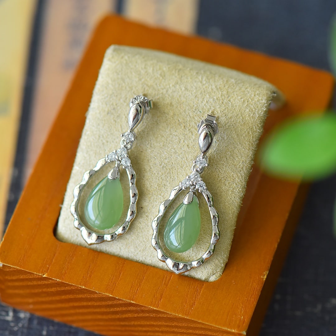 A Pair of Exquisite Sterling Silver Inlaid Greenish Jade Earrings,Inlaid Diamond: A Pair of Exquisite Sterling Silver Inlaid Greenish Jade Earrings,Inlaid Diamond,Size:0.6inx1.2in 一对纯银镶青玉耳环,嵌钻石