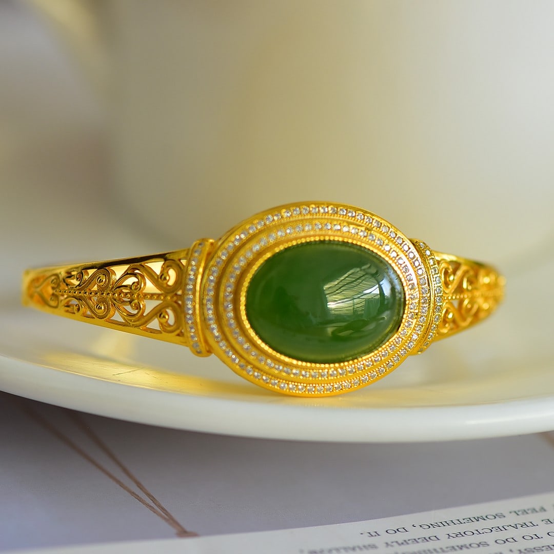 An Exquisite Sterling Silver-Gold Plated Inlaid Jasper Bracelet,Inlaid Diamond: An Exquisite Sterling Silver-Gold Plated Inlaid Jasper Bracelet,Inlaid Diamond,Size:0.6inx0.8in 纯银镀金镶碧玉手镯,嵌钻石